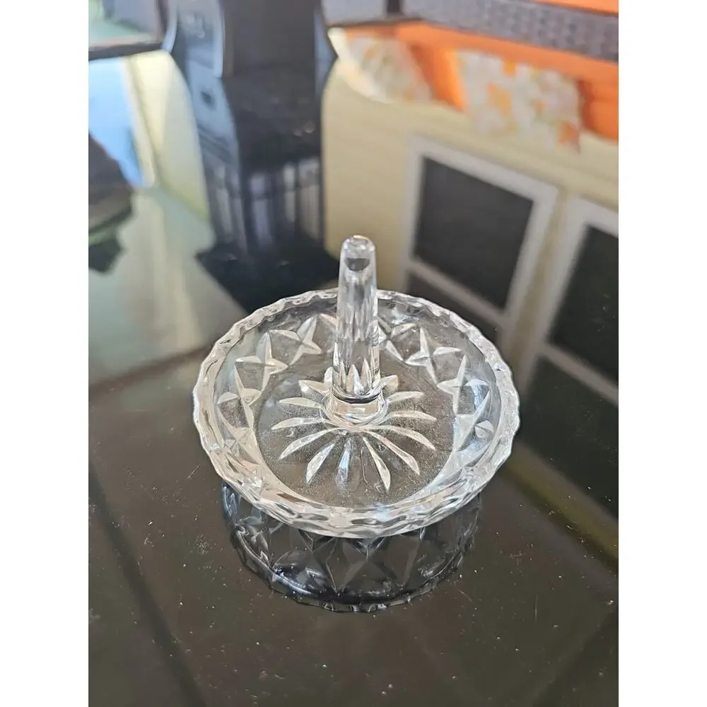 Lead Crystal Floral And X Cut Design Ring Holder 3